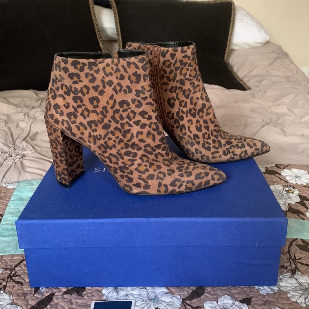New in box Stuart Weitzman suede leopard booties